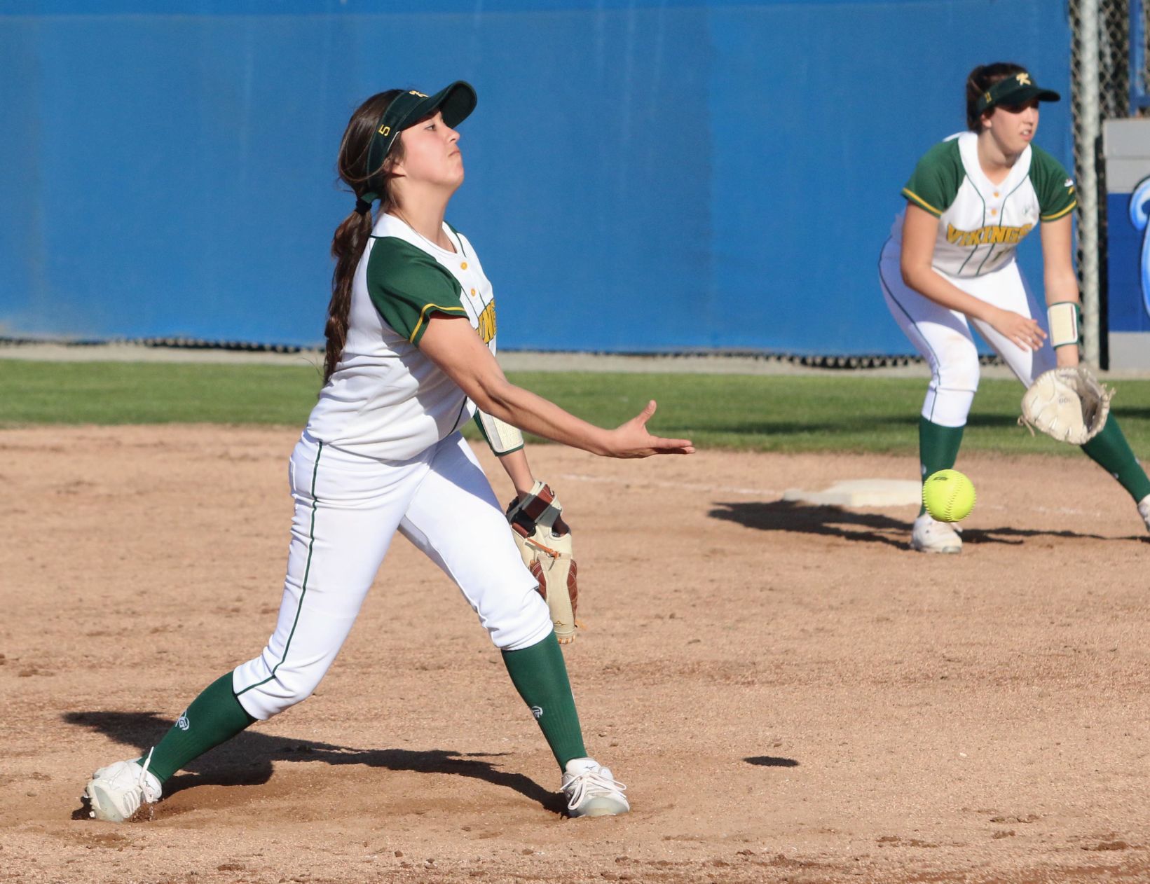 Vikings hold down Huskies